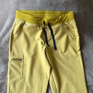 Figs Zamora jogger scrub bottoms in medium